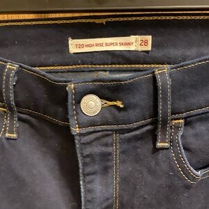 Levi’s size 28